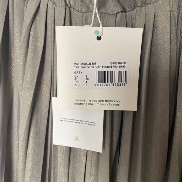 Missguided Satin Pleated Mini Skirt - Picture 3 of 5